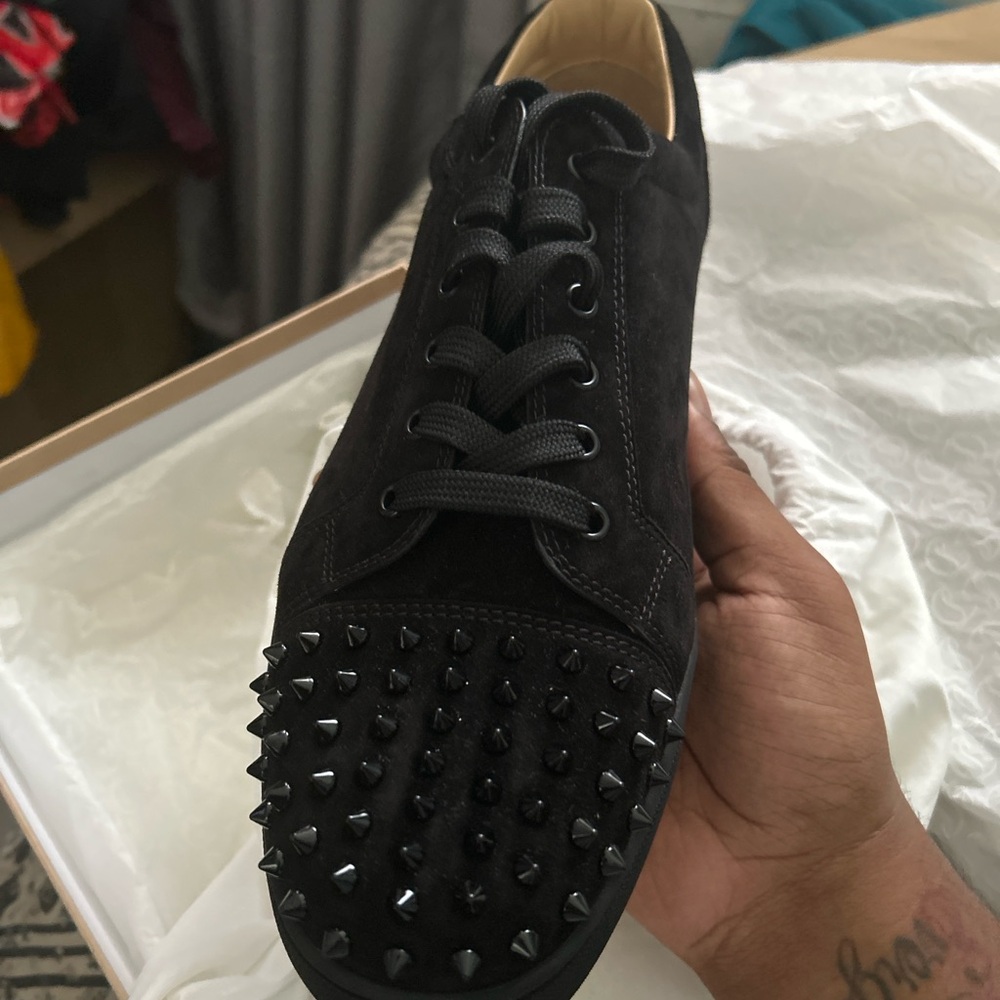 Louis Vuitton Black and Red Sneakers with Striking Two-Tone Design - Picture 4 of 7